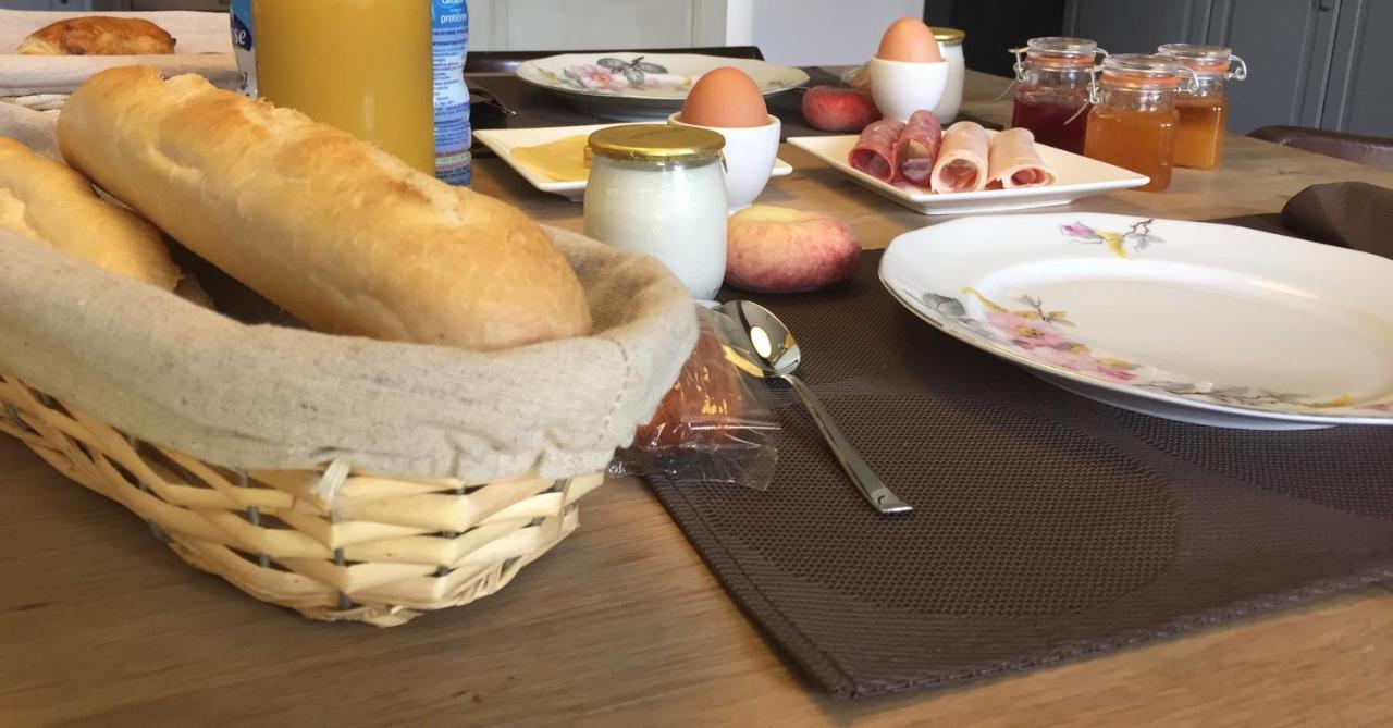 Chambres D'Hotes Domaine Les Grands Perons Hérisson Екстериор снимка